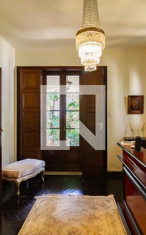 Casa à venda com 750m², 4 quartos e 5 vagas Casa à venda com 750m², 4 quartos e 5 vagasSala 3