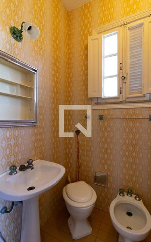 Casa à venda com 750m², 4 quartos e 5 vagas Casa à venda com 750m², 4 quartos e 5 vagasBanheiro do quarto 2