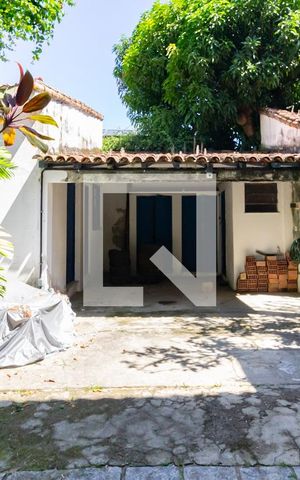 Casa à venda com 750m², 4 quartos e 5 vagas Casa à venda com 750m², 4 quartos e 5 vagasVaranda/jardim