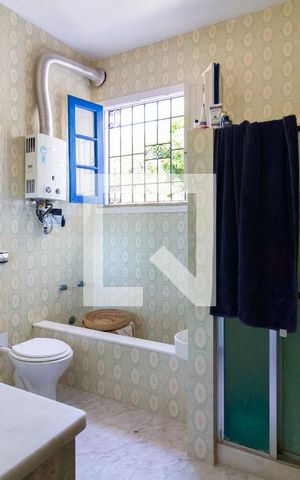Casa à venda com 750m², 4 quartos e 5 vagas Casa à venda com 750m², 4 quartos e 5 vagasBanheiro social