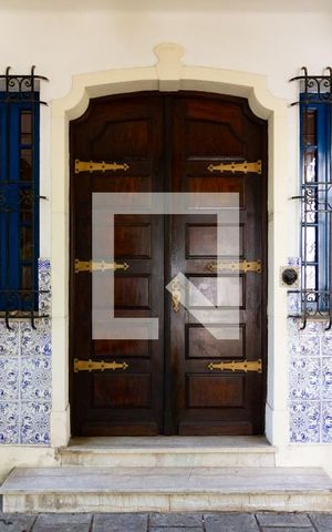 Casa à venda com 750m², 4 quartos e 5 vagas Casa à venda com 750m², 4 quartos e 5 vagasEntrada