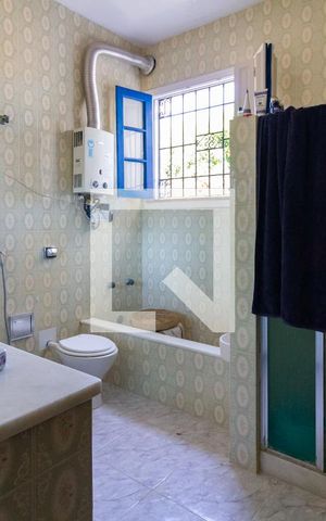 Casa à venda com 750m², 4 quartos e 5 vagas Casa à venda com 750m², 4 quartos e 5 vagasBanheiro social