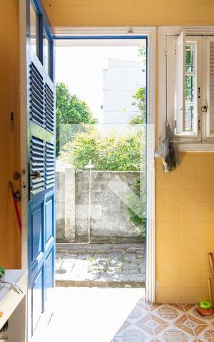 Casa à venda com 750m², 4 quartos e 5 vagas Casa à venda com 750m², 4 quartos e 5 vagasCozinha