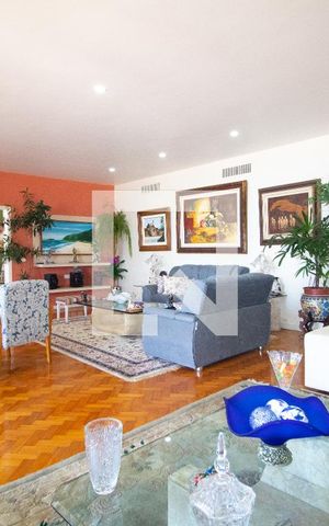 Apartamento à venda com 340m², 4 quartos e 2 vagas Apartamento à venda com 340m², 4 quartos e 2 vagasSala