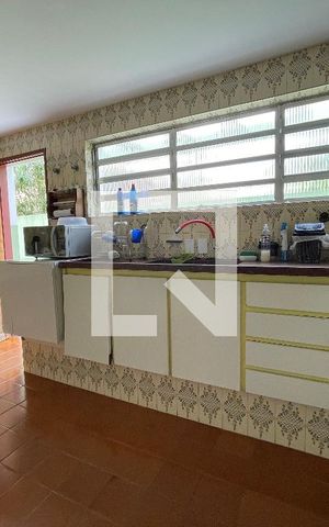 Casa para alugar com 350m², 5 quartos e 5 vagas Casa para alugar com 350m², 5 quartos e 5 vagasCozinha