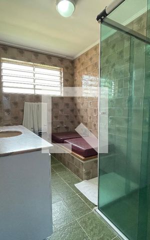 Casa para alugar com 350m², 5 quartos e 5 vagas Casa para alugar com 350m², 5 quartos e 5 vagasBanheiro Social