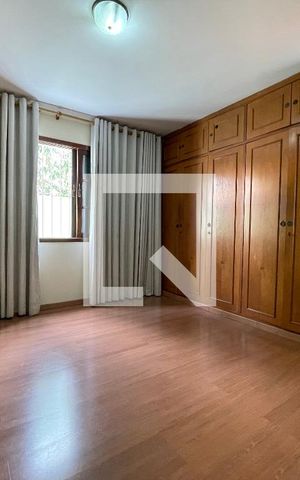 Casa para alugar com 350m², 5 quartos e 5 vagas Casa para alugar com 350m², 5 quartos e 5 vagasQuarto 4
