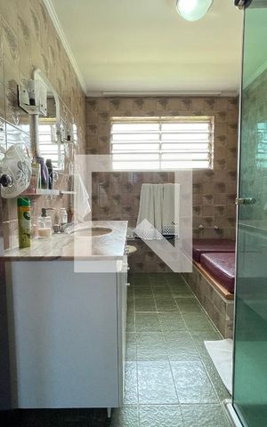 Casa para alugar com 350m², 5 quartos e 5 vagas Casa para alugar com 350m², 5 quartos e 5 vagasBanheiro Social