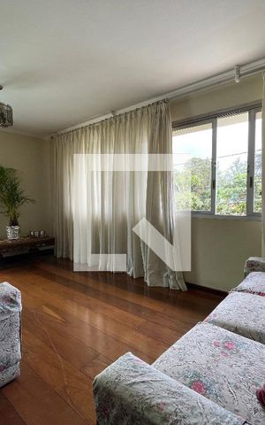 Casa para alugar com 350m², 5 quartos e 5 vagas Casa para alugar com 350m², 5 quartos e 5 vagasSala