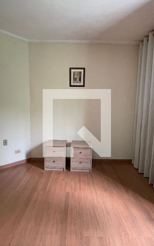 Casa para alugar com 350m², 5 quartos e 5 vagas Casa para alugar com 350m², 5 quartos e 5 vagasQuarto 4