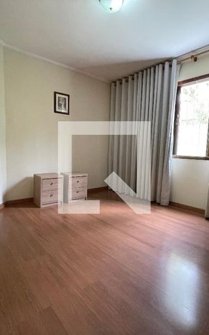 Casa para alugar com 350m², 5 quartos e 5 vagas Casa para alugar com 350m², 5 quartos e 5 vagasQuarto 4