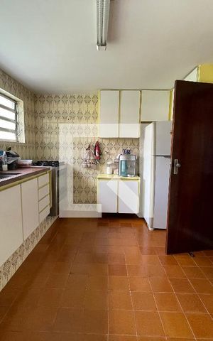 Casa para alugar com 350m², 5 quartos e 5 vagas Casa para alugar com 350m², 5 quartos e 5 vagasCozinha