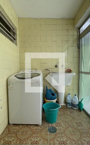 Casa para alugar com 350m², 5 quartos e 5 vagas Casa para alugar com 350m², 5 quartos e 5 vagasLavanderia