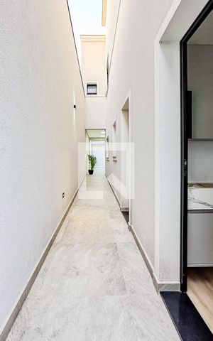 Casa à venda com 229m², 4 quartos e 4 vagas Casa à venda com 229m², 4 quartos e 4 vagasCorredor