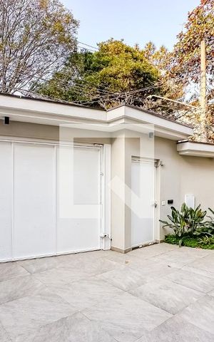 Casa à venda com 229m², 4 quartos e 4 vagas Casa à venda com 229m², 4 quartos e 4 vagasGaragem