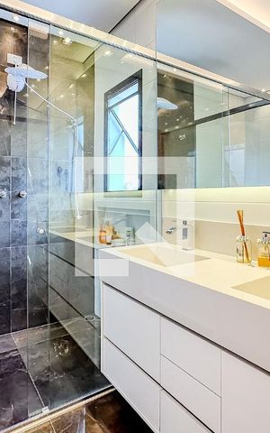 Casa à venda com 229m², 4 quartos e 4 vagas Casa à venda com 229m², 4 quartos e 4 vagasQuarto 2 Banheiro