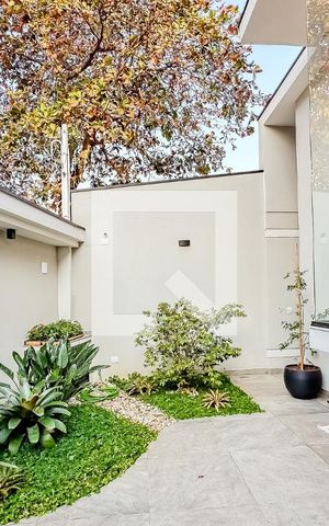 Casa à venda com 229m², 4 quartos e 4 vagas Casa à venda com 229m², 4 quartos e 4 vagasÁrea comum
