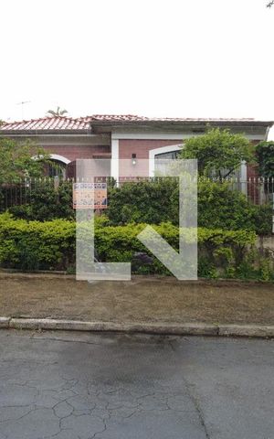Casa à venda com 240m², 3 quartos e 3 vagasFachada
