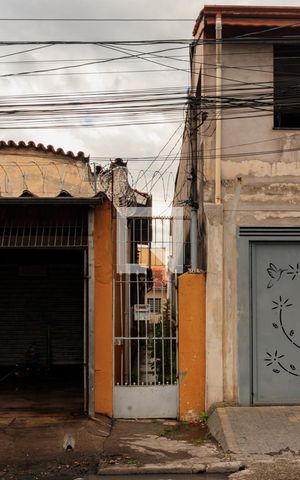 Casa à venda com 150m², 3 quartos e 4 vagas Casa à venda com 150m², 3 quartos e 4 vagasFachada
