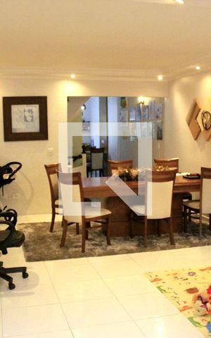 Casa à venda com 260m², 4 quartos e 4 vagasSala