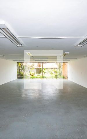 Casa à venda com 845m², 5 quartos e sem vaga Casa à venda com 845m², 5 quartos e sem vagaGaragem