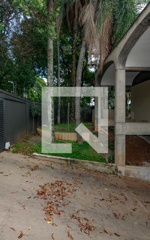 Casa à venda com 845m², 5 quartos e sem vaga Casa à venda com 845m², 5 quartos e sem vagaEntrada