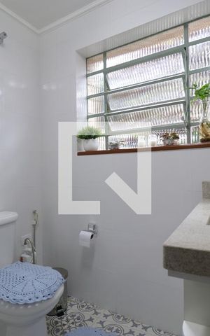 Casa para alugar com 331m², 4 quartos e 4 vagasLavabo