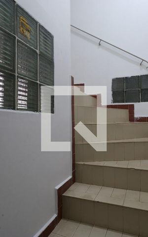 Casa para alugar com 331m², 4 quartos e 4 vagasEscada