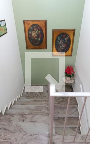 Casa para alugar com 331m², 4 quartos e 4 vagasEscada