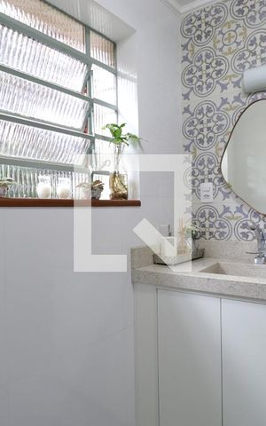 Casa para alugar com 331m², 4 quartos e 4 vagasLavabo