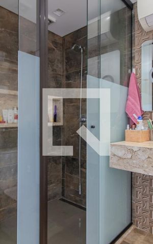 Apartamento à venda com 202m², 4 quartos e 4 vagas Apartamento à venda com 202m², 4 quartos e 4 vagasBanheiro da Suíte 1