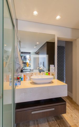 Apartamento à venda com 202m², 4 quartos e 4 vagas Apartamento à venda com 202m², 4 quartos e 4 vagasBanheiro da Suíte 2
