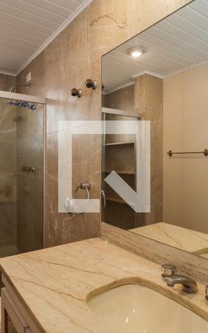 Apartamento à venda com 300m², 4 quartos e 4 vagas Apartamento à venda com 300m², 4 quartos e 4 vagasBanheiro da Suíte 2