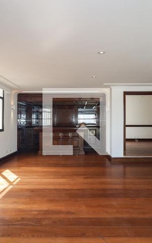 Apartamento à venda com 300m², 4 quartos e 4 vagas Apartamento à venda com 300m², 4 quartos e 4 vagasSala