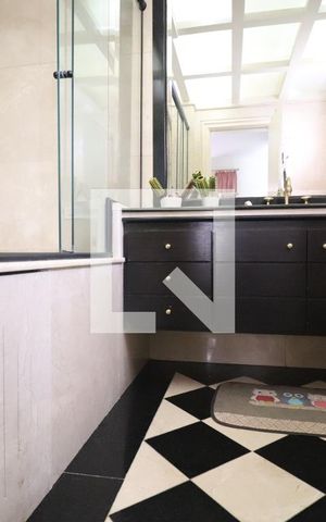 Apartamento à venda com 260m², 3 quartos e 4 vagasBanheiro da Suíte 1