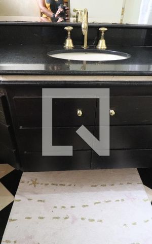 Apartamento à venda com 260m², 3 quartos e 4 vagasBanheiro da Suíte 2