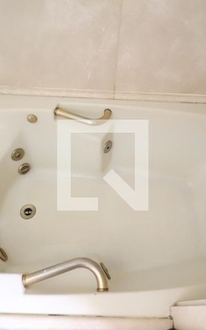 Apartamento à venda com 260m², 3 quartos e 4 vagasBanheiro da Suíte 2