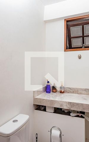Apartamento à venda com 200m², 3 quartos e 2 vagas Apartamento à venda com 200m², 3 quartos e 2 vagasLavabo