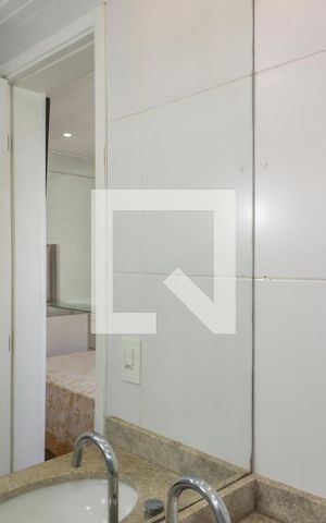 Apartamento para alugar com 57m², 2 quartos e 1 vaga Apartamento para alugar com 57m², 2 quartos e 1 vagaBanheiro da Suíte