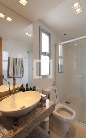 Apartamento à venda com 160m², 4 quartos e 3 vagasBanheiro da Suite 2