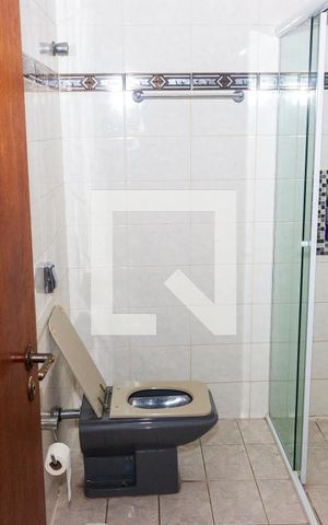 Casa à venda com 250m², 4 quartos e 2 vagas Casa à venda com 250m², 4 quartos e 2 vagasBanheiro da Suíte 1