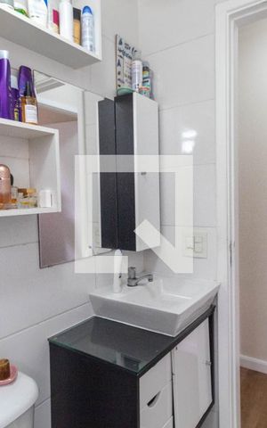 Apartamento à venda com 49m², 2 quartos e sem vaga Apartamento à venda com 49m², 2 quartos e sem vagaBanheiro