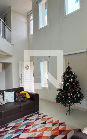 Casa de condomínio para alugar com 350m², 3 quartos e 6 vagasSala