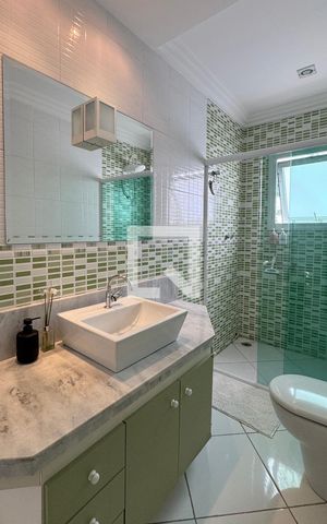 Casa de condomínio para alugar com 350m², 3 quartos e 6 vagasBanheiro da Suíte 3