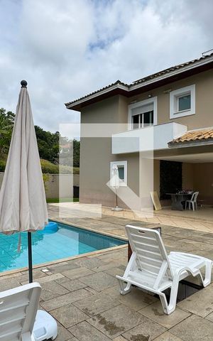 Casa de condomínio para alugar com 350m², 3 quartos e 6 vagasPiscina