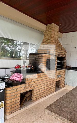 Casa de condomínio para alugar com 350m², 3 quartos e 6 vagasChurrasqueira