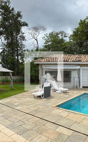 Casa de condomínio para alugar com 350m², 3 quartos e 6 vagasQuintal