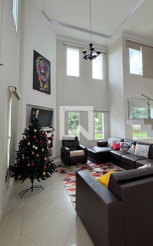 Casa de condomínio para alugar com 350m², 3 quartos e 6 vagasSala