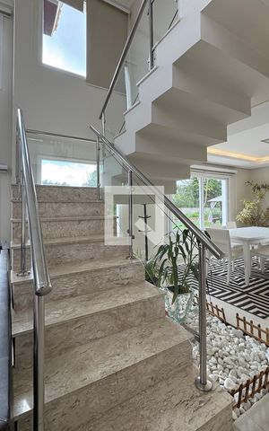 Casa de condomínio para alugar com 350m², 3 quartos e 6 vagasEscada