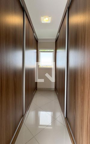 Casa de condomínio para alugar com 350m², 3 quartos e 6 vagasCloset da suíte 1